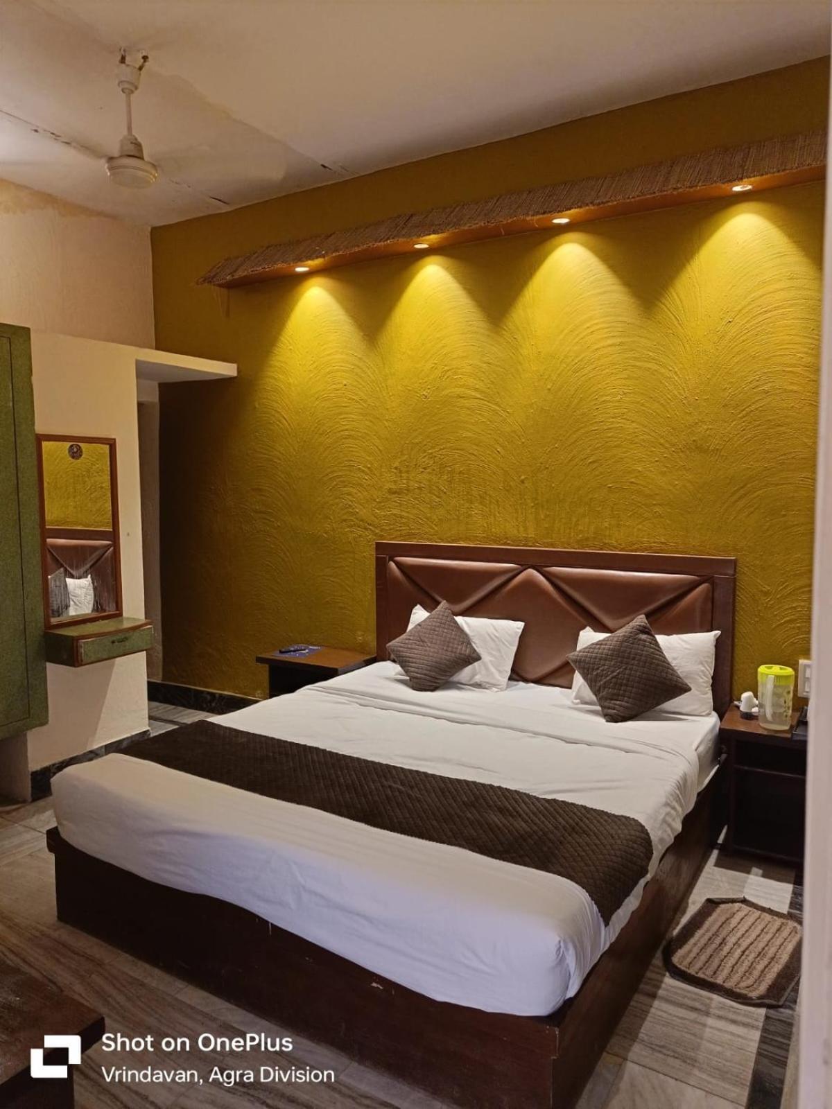 Radha Haveli Guest house *